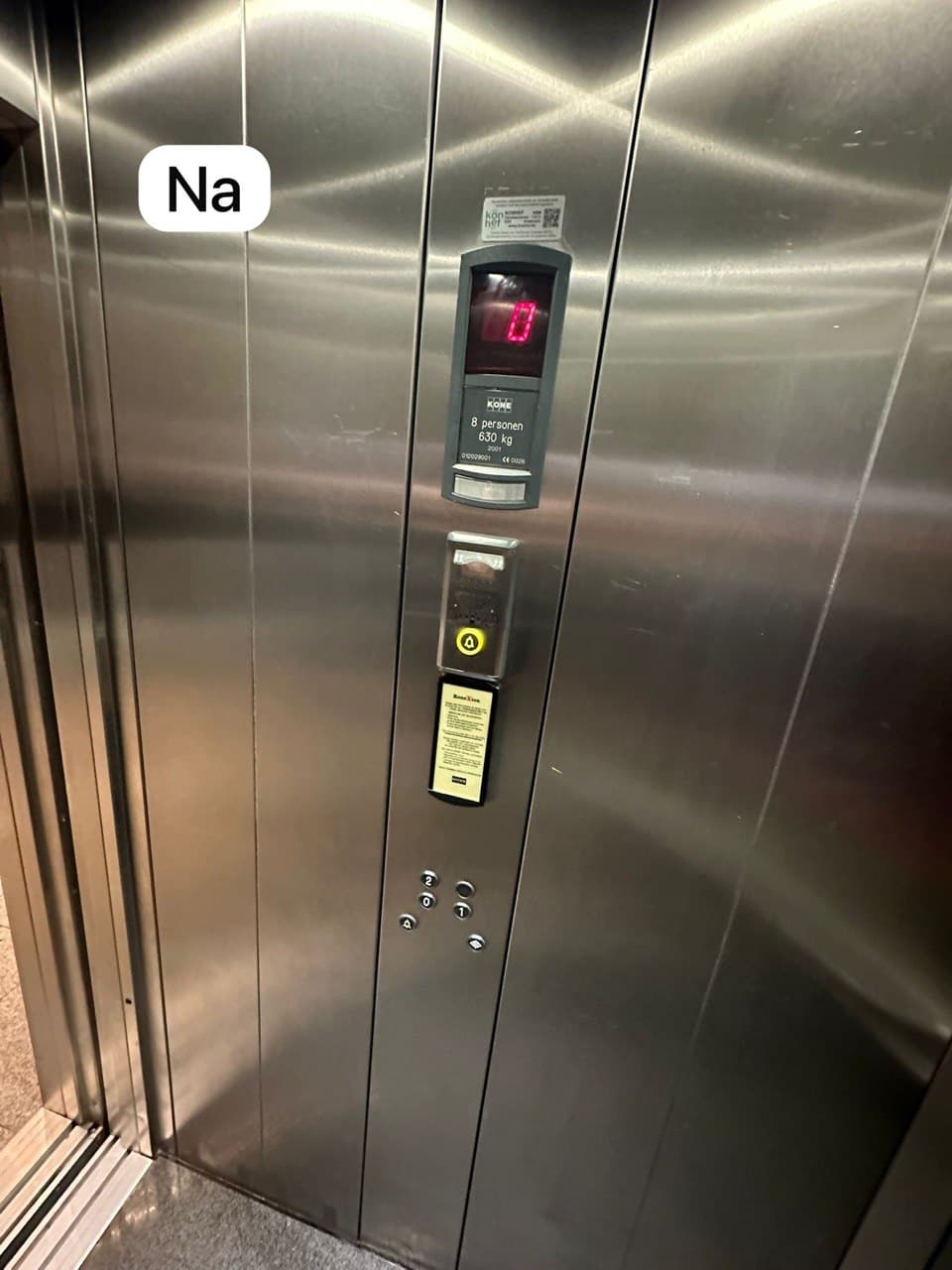 Lift in een Antwerps appartementsgebouw — Na